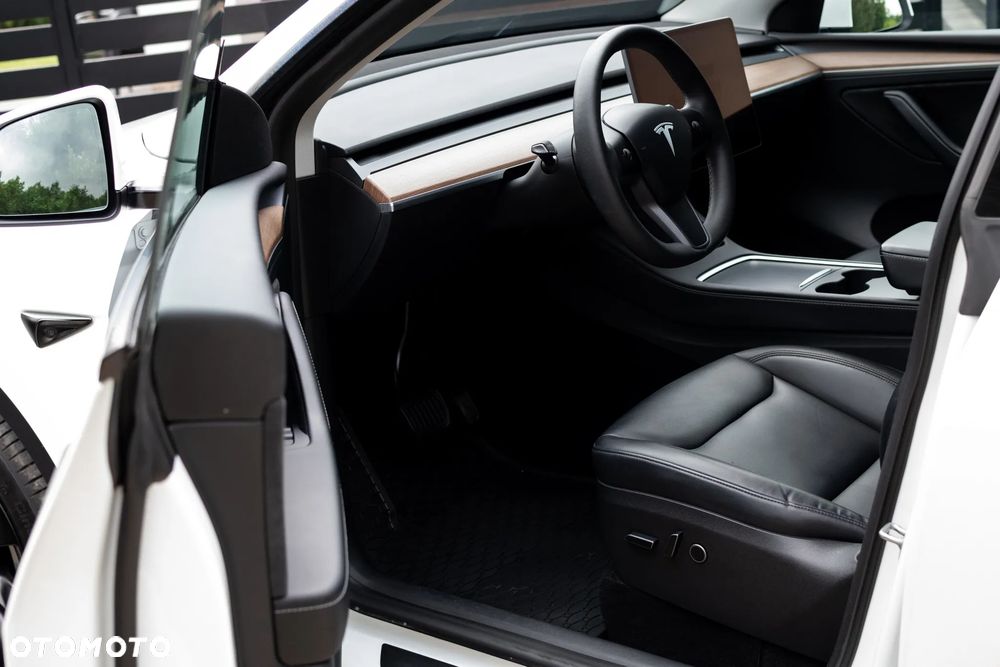 Tesla Model Y - 18