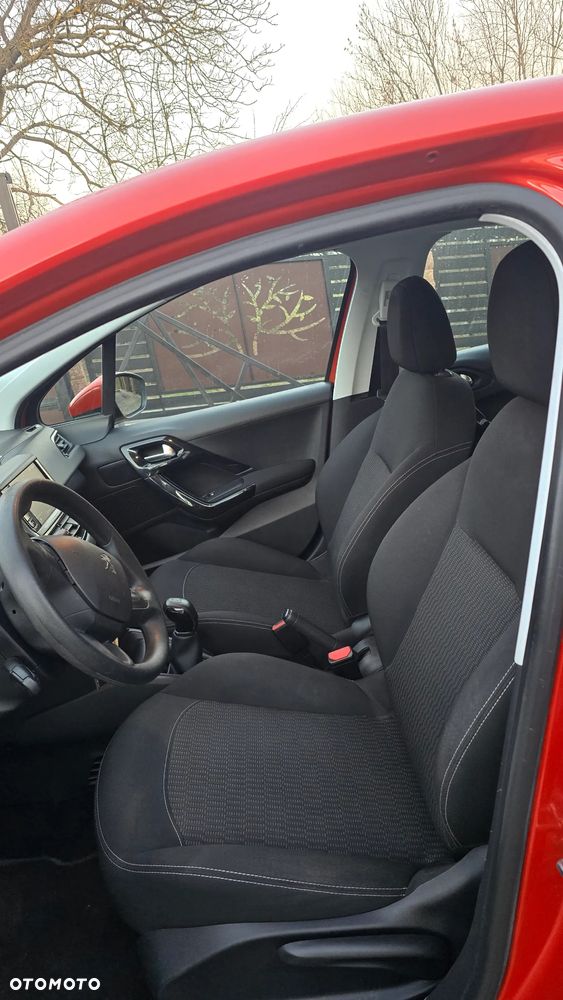 Peugeot 208 - 11