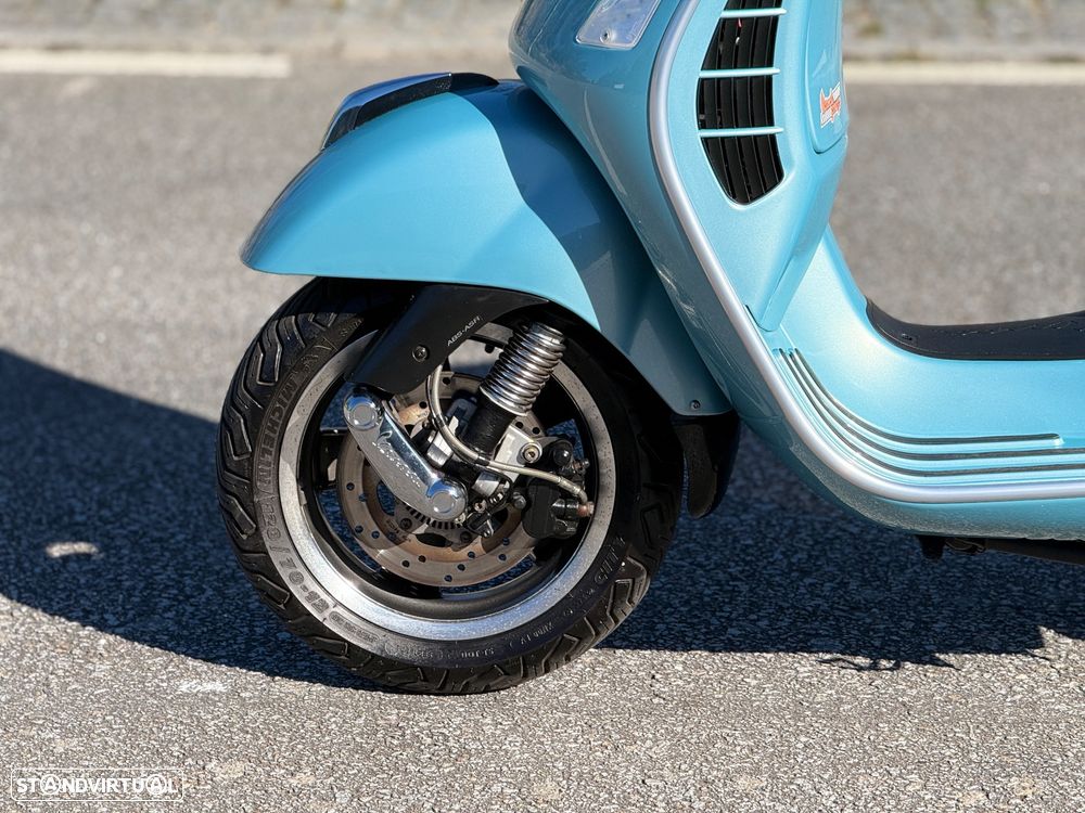 Vespa GTS Super Blue Azzurro 70 anni - 11