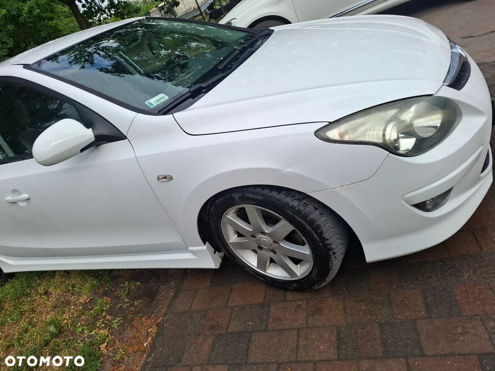 Hyundai i30 1.6 CRDi Base + - 6