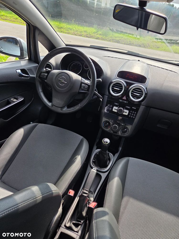 Opel Corsa 1.4 16V Cosmo - 23