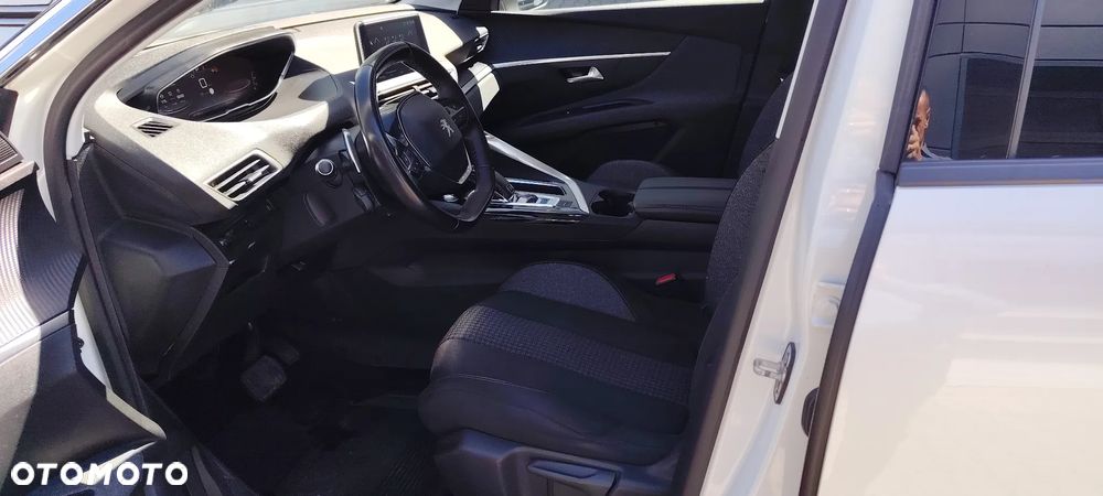 Peugeot 5008 1.2 PureTech Active S&S EAT8 - 8