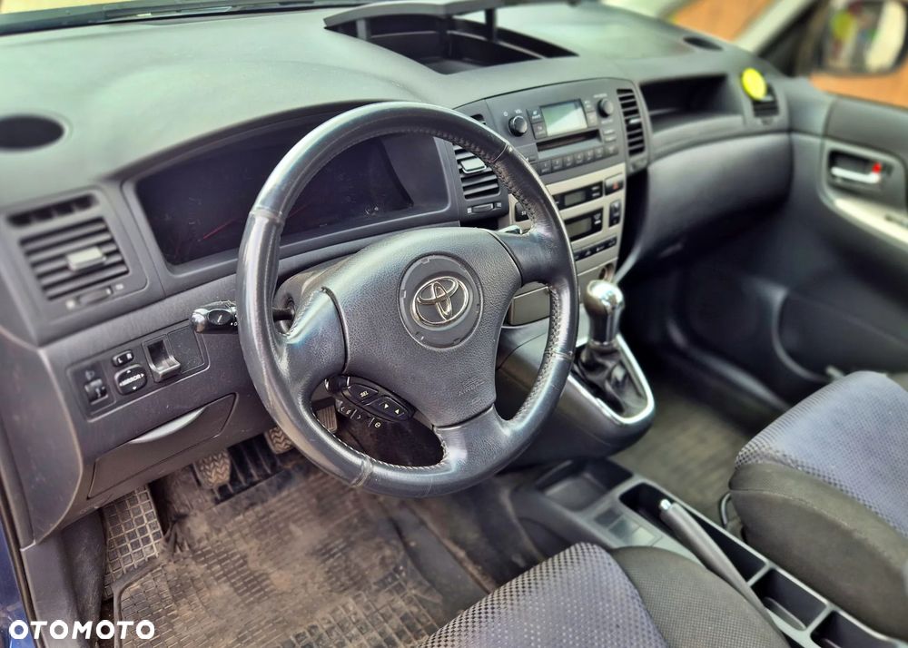 Toyota Corolla Verso 2.0 D-4D Terra - 10