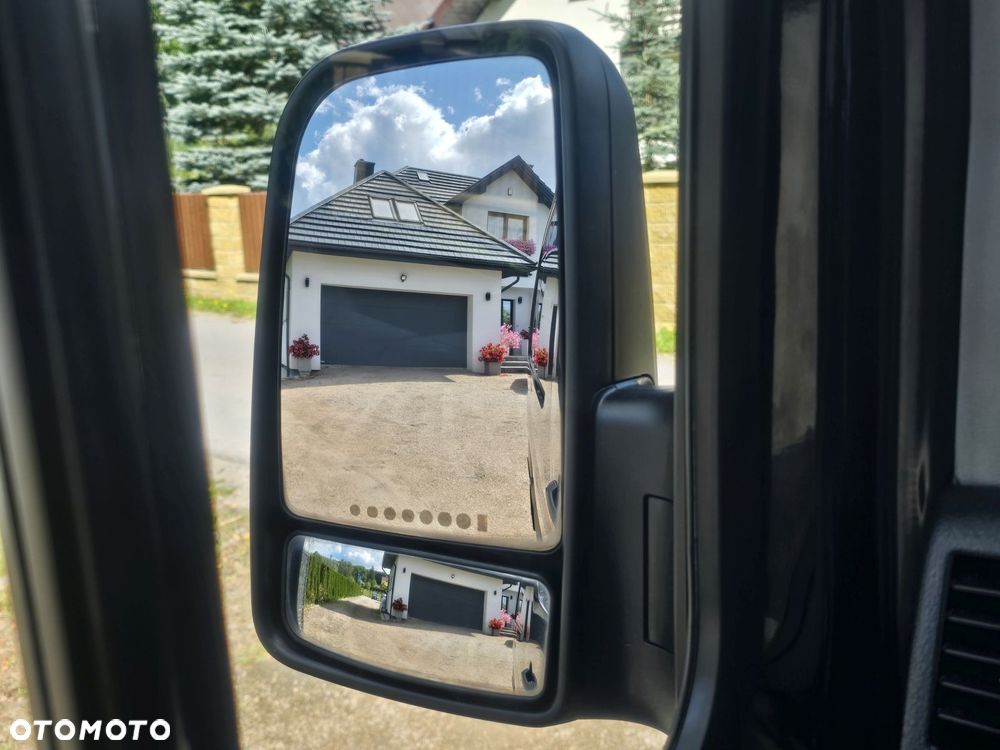 Mercedes-Benz Sprinter - 32