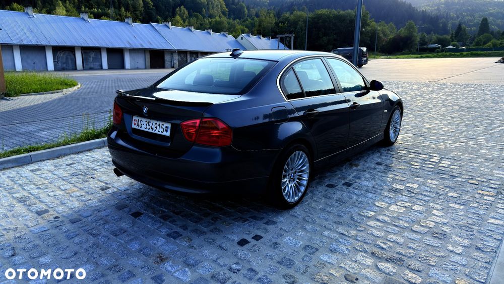 BMW Seria 3 325i - 4