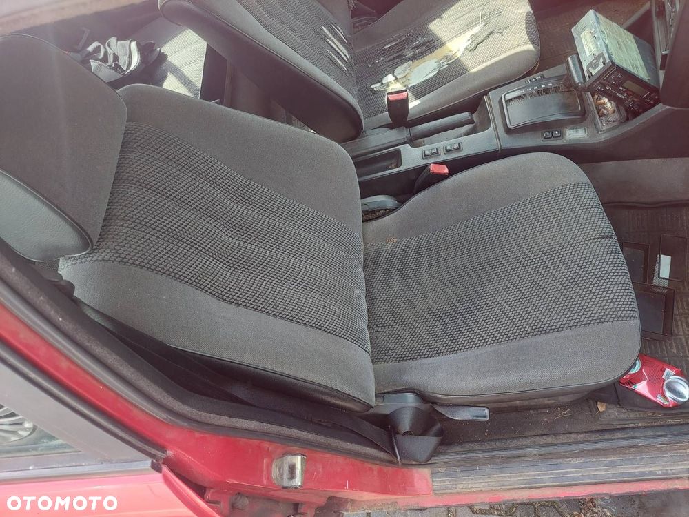 FOTEL PRAWY PRZÓD BMW E30 SEDAN TOURING - 1