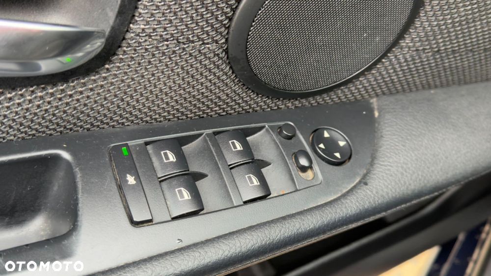 BMW Seria 5 525d - 36