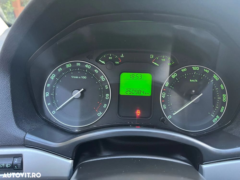 Skoda Octavia 1.6 MPI Elegance - 17