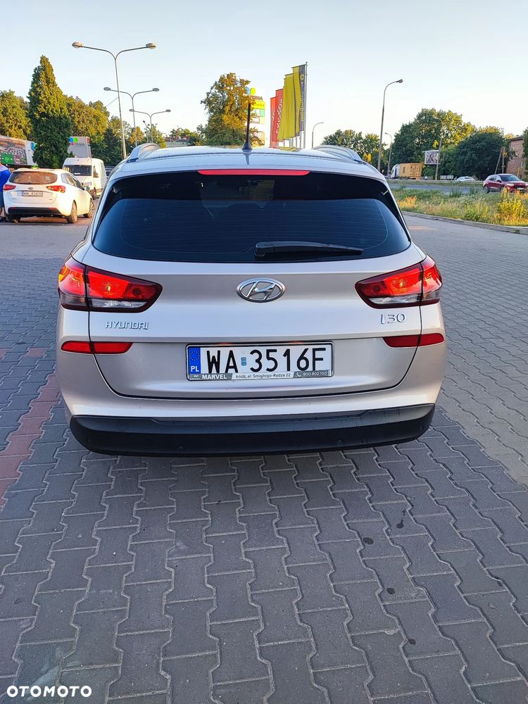 Hyundai i30 1.6 D Classic + - 4