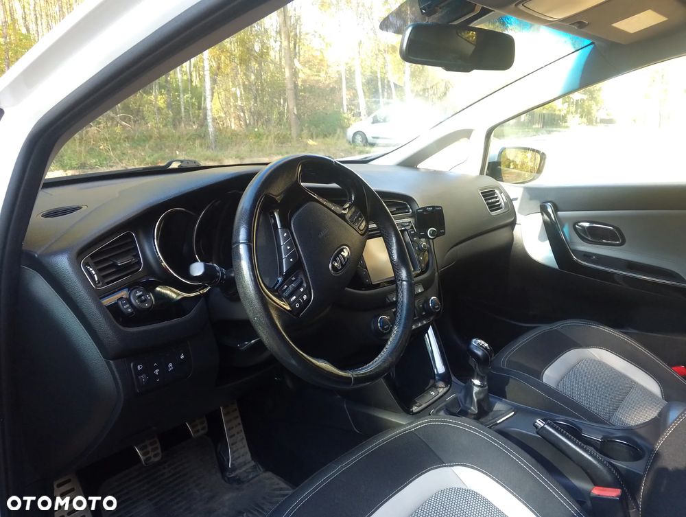 Kia Ceed - 11