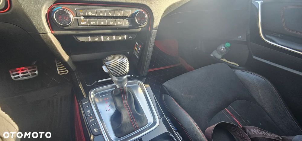 Kia ProCeed 1.6 T-GDI GT DCT - 9