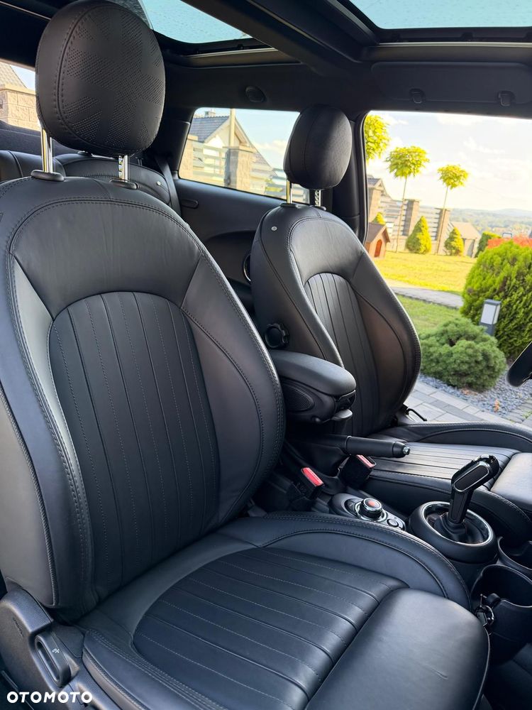MINI Cooper S Sidewalk Trim - 19