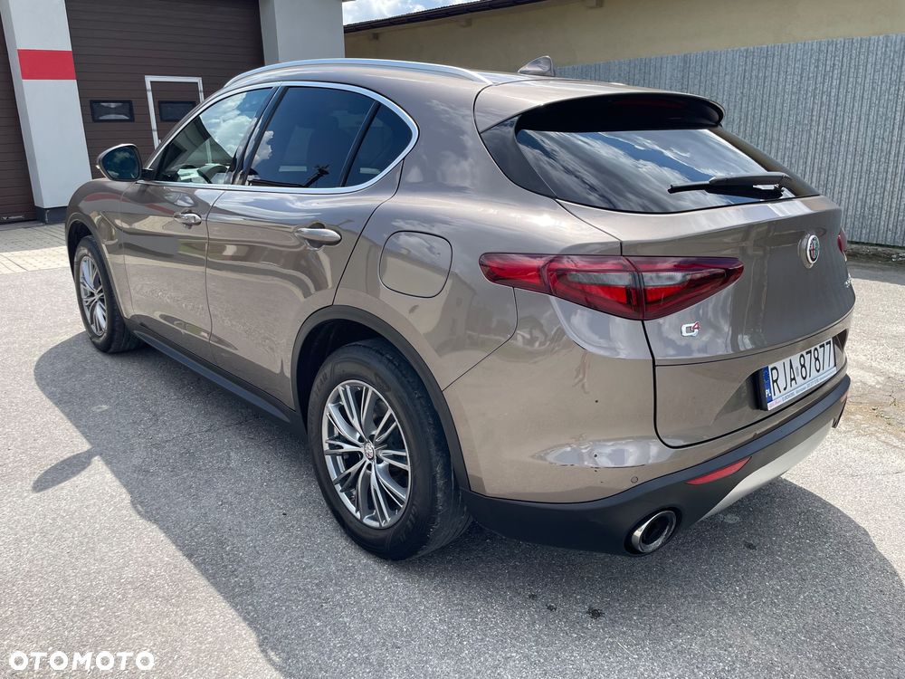 Alfa Romeo Stelvio 2.0 Turbo Sprint Q4 - 4