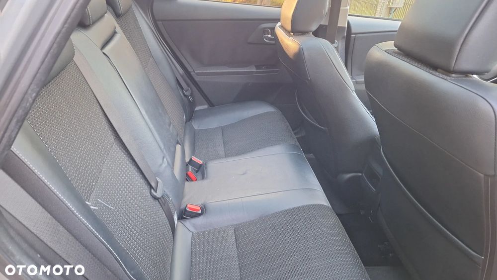 Toyota Auris 1.8 HSD Luna - 17