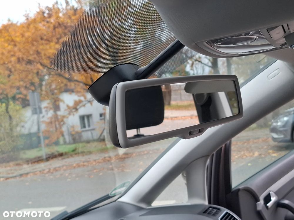 Volkswagen Touran 1.6 TDI DPF BlueMotion Technology DSG MATCH - 22