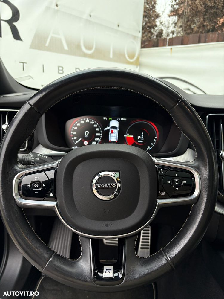 Volvo XC 60 Recharge T8 Twin Engine eAWD R-Design - 10