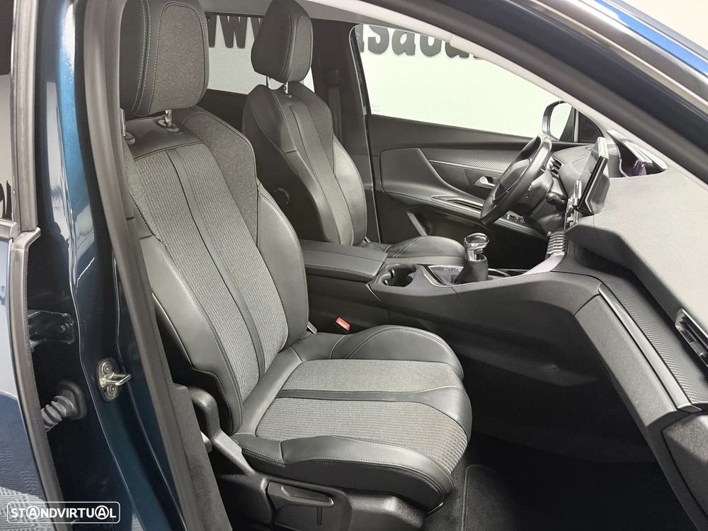 Peugeot 5008 1.2 PureTech Allure — fotografia 23