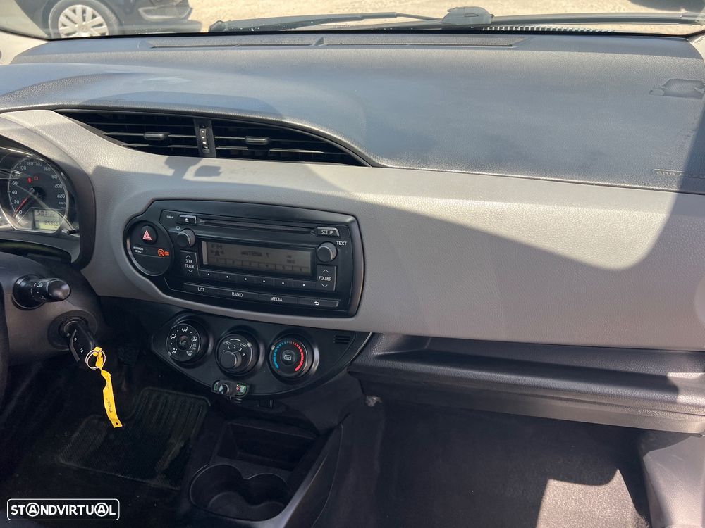 Toyota YARIS - 12