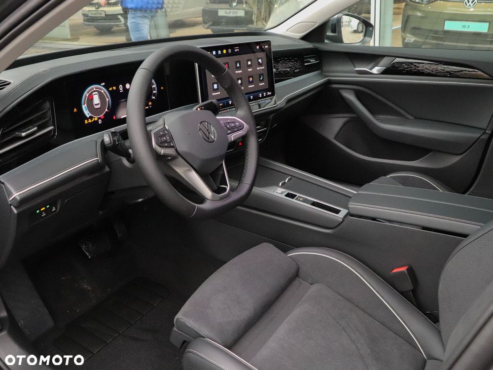 Volkswagen Passat - 11