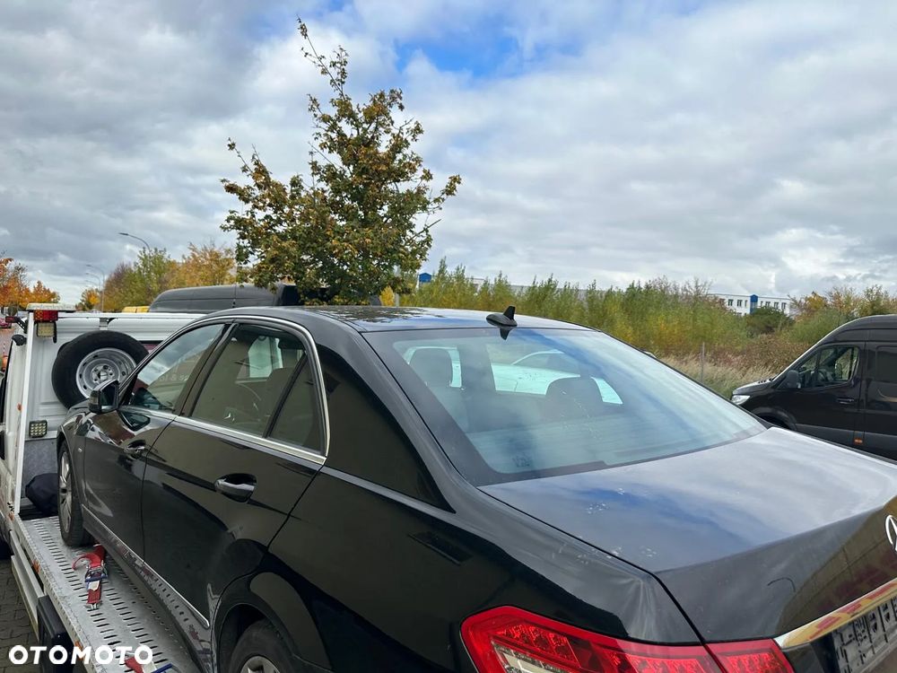 Mercedes-Benz Klasa E 250 CGI BlueEFFICIENCY Automatik Avantgarde - 27