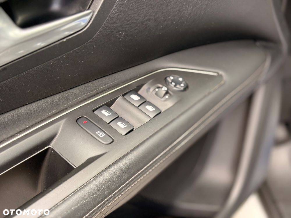 Peugeot 3008 PureTech 130 Stop & Start GPF EAT8 Allure - 12