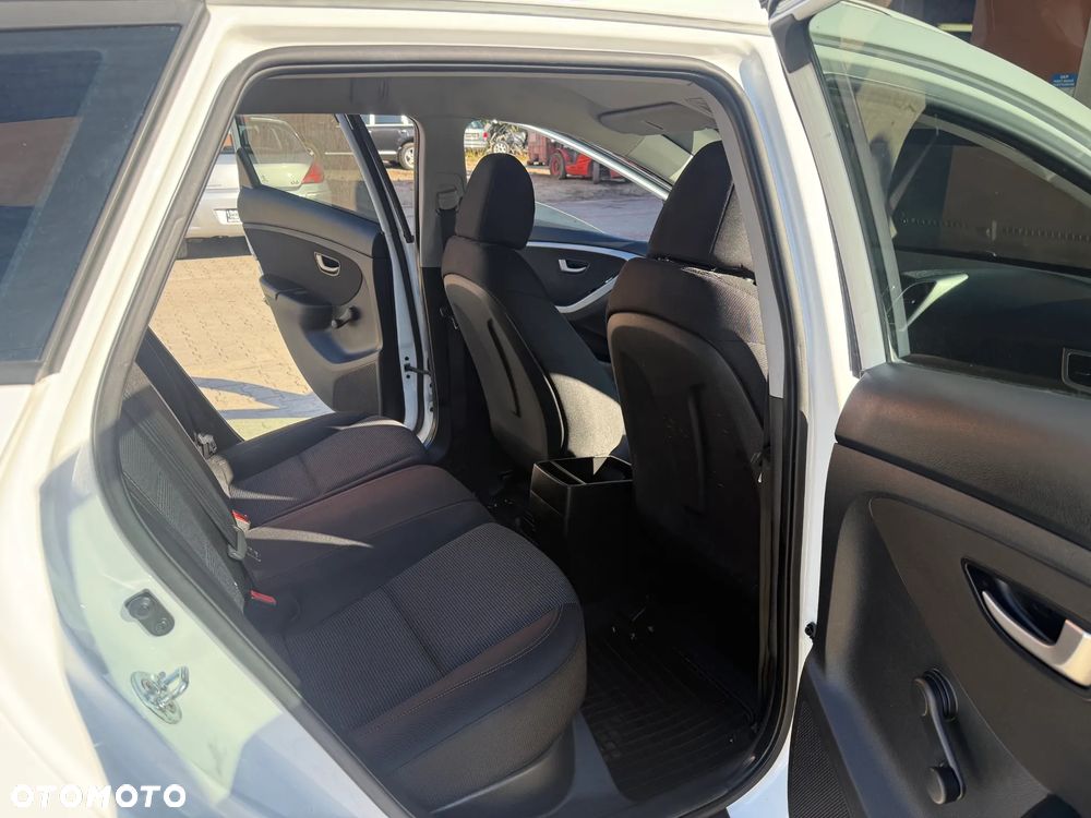 Hyundai i30 blue 1.6 CRDi YES Gold - 14