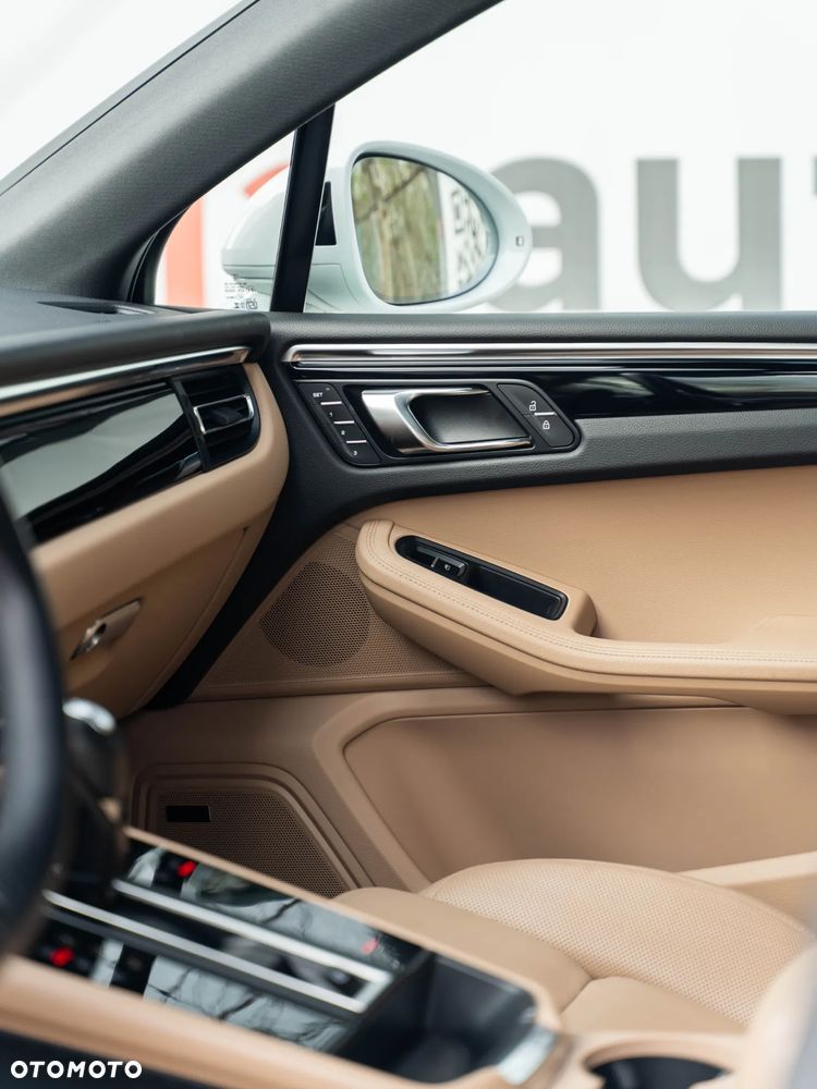 Porsche Macan T - 36