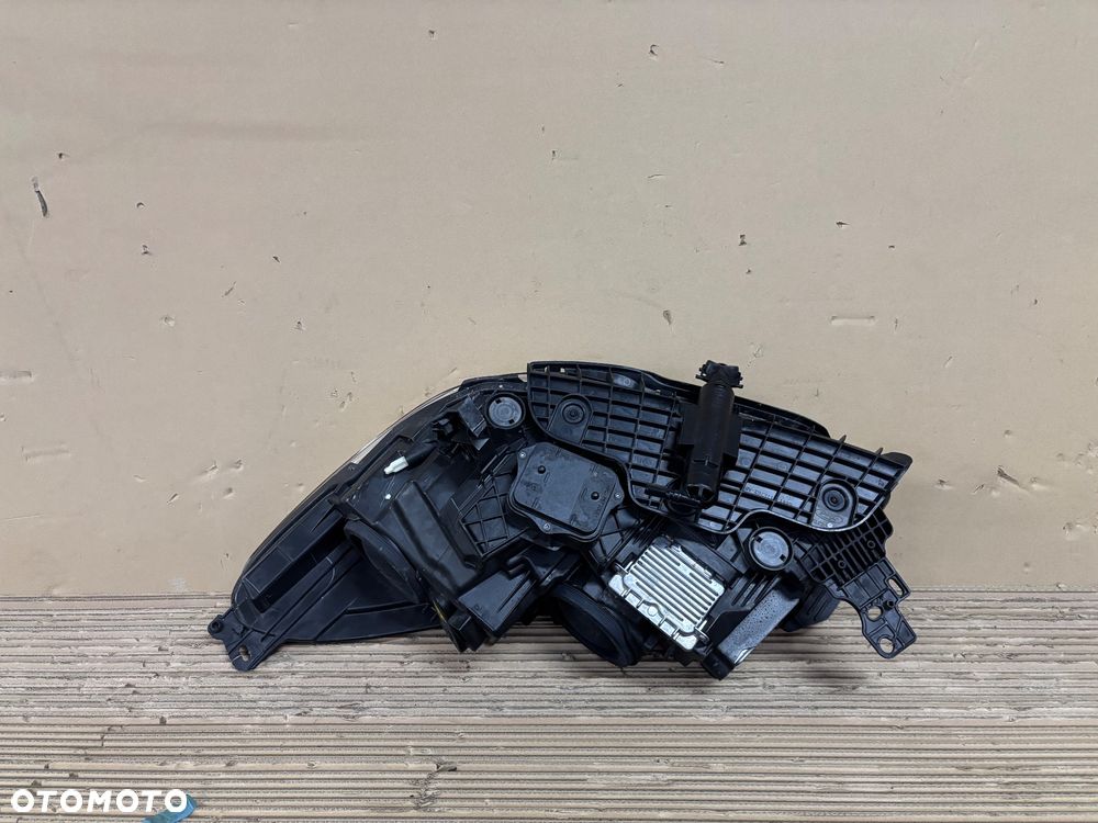 Ford Kuga MK2 lift lampa prawa Xenon  skrętny - 2