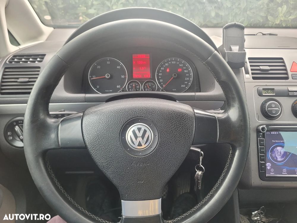 Volkswagen Touran 2.0 TDI DPF Highline - 12