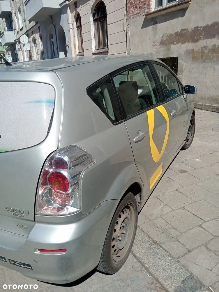 Toyota Corolla Verso 2.2 D-4D Prestige - 3