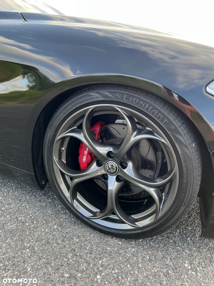 Alfa Romeo Giulia 2.0 Turbo 16V AT8-Q4 Veloce Ti - 11