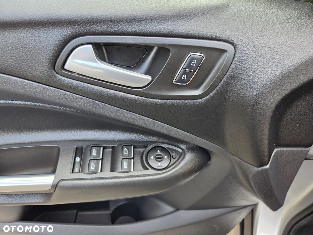 Ford Kuga 2.0 TDCi 2x4 Titanium - 25