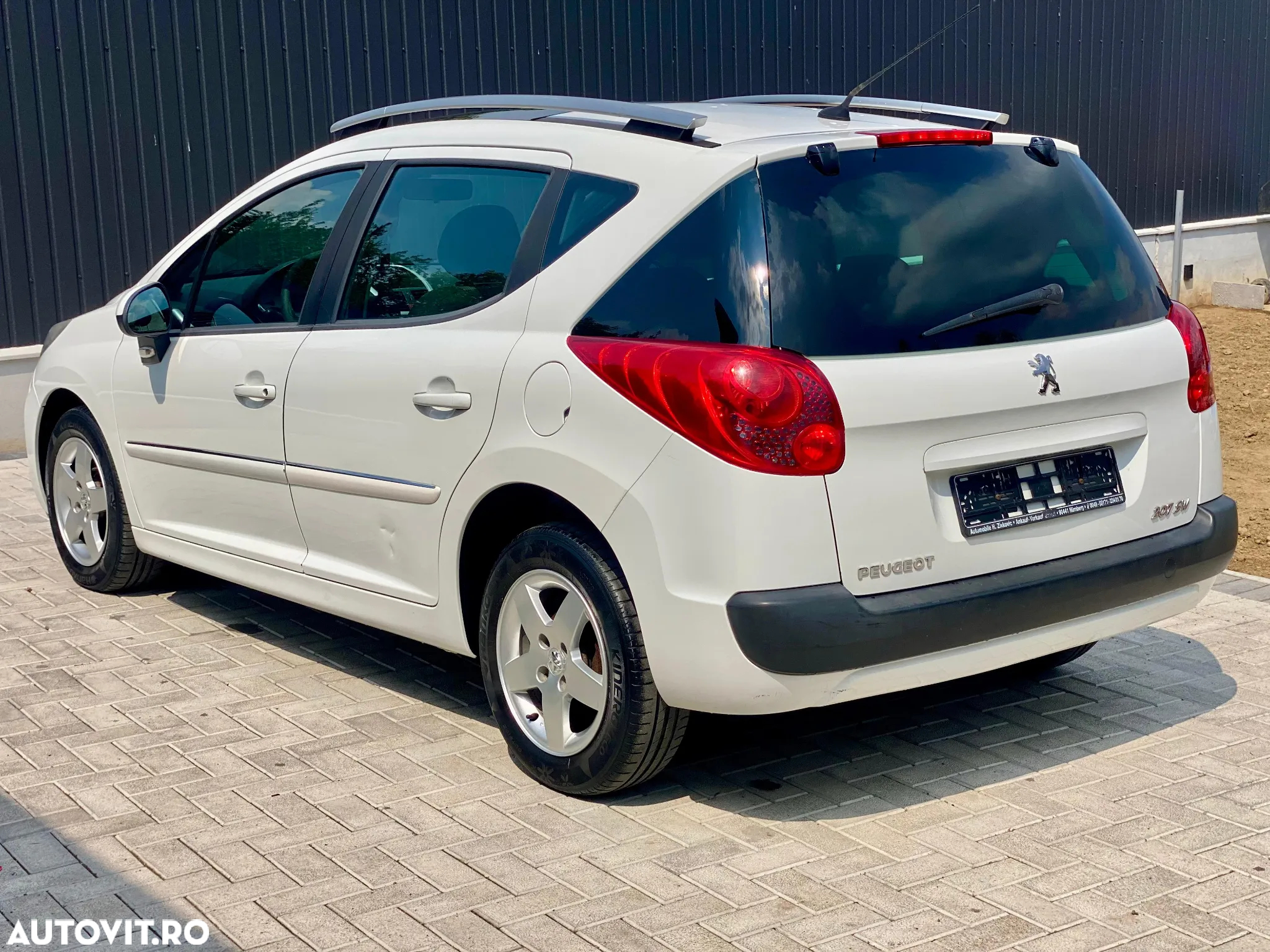 Peugeot 207 1.4 E Premium - 5