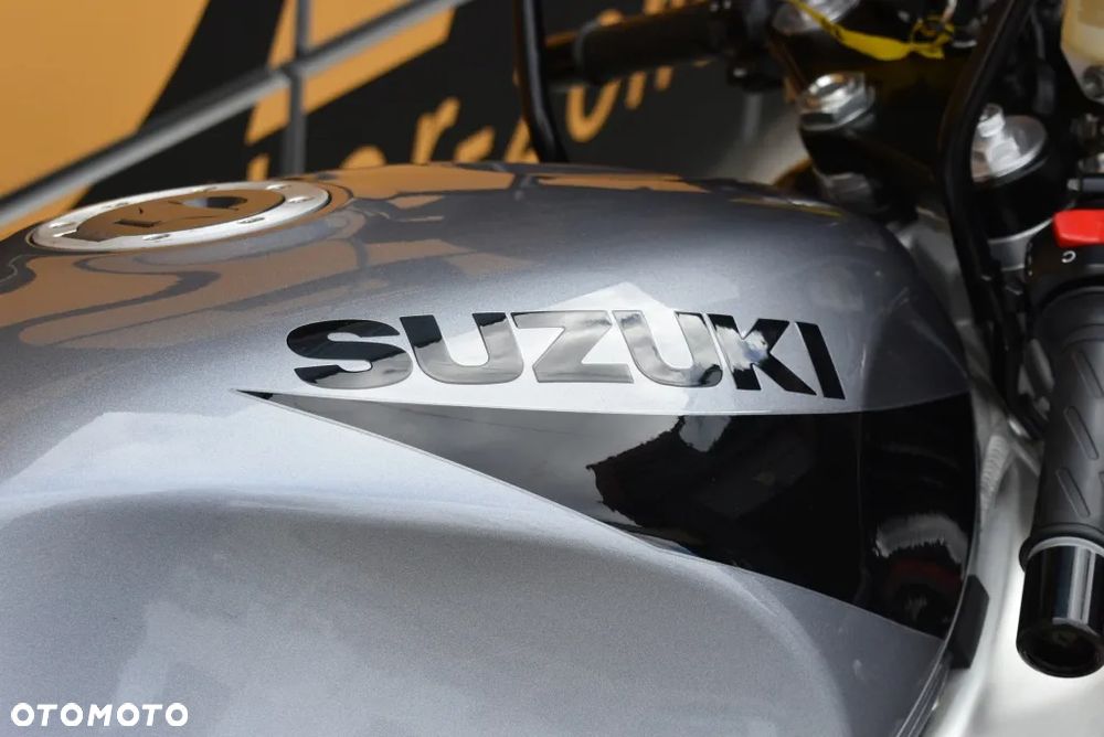 Suzuki GSX-R - 34