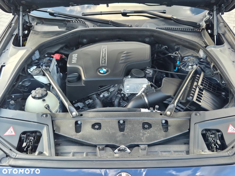 BMW Seria 5 528i xDrive - 23