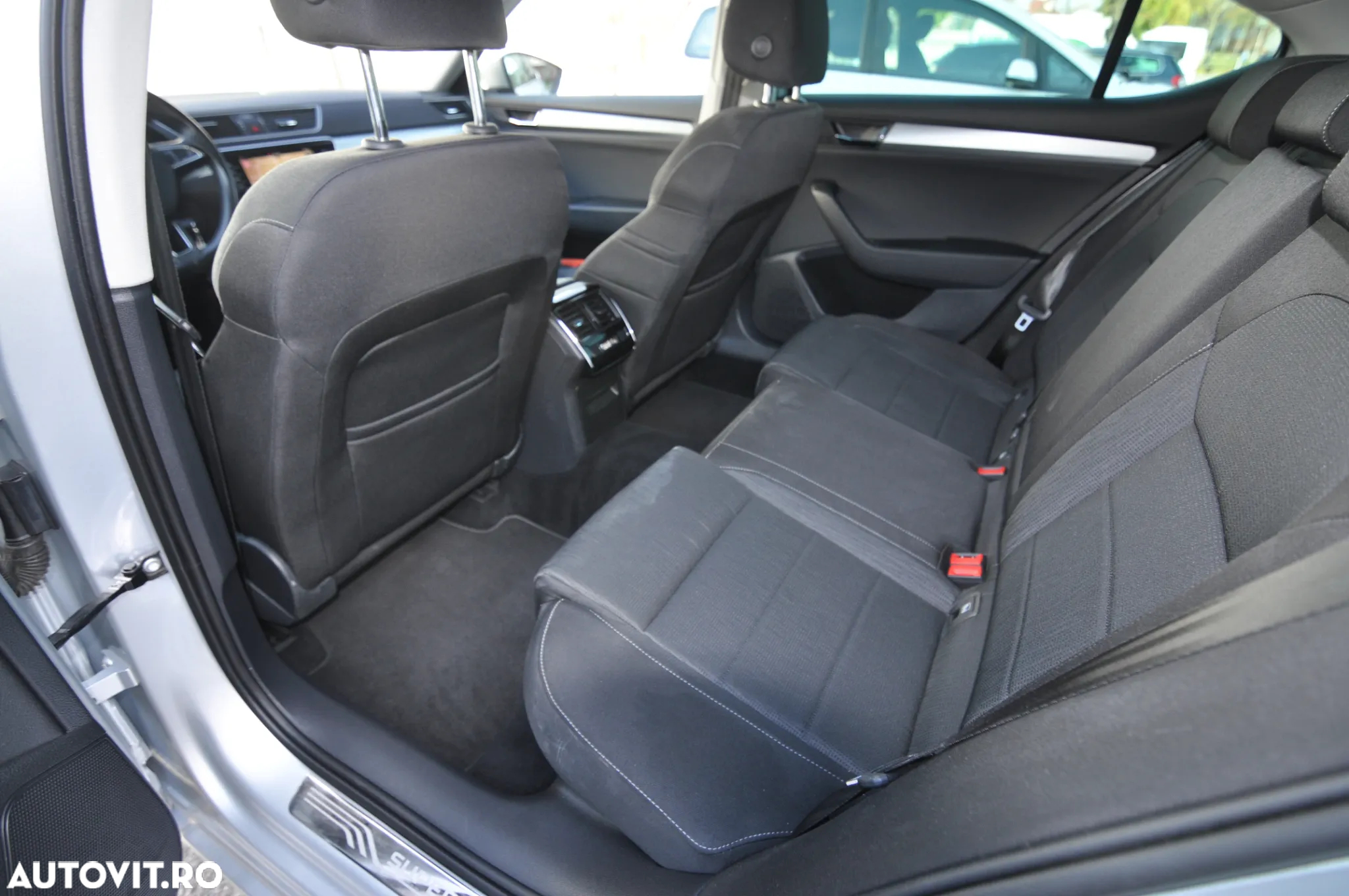 Skoda Superb 1.5 TSI ACT DSG Ambition - 6