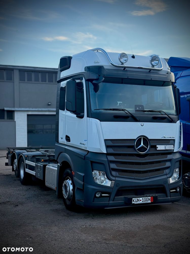 Mercedes-Benz Actros - 2