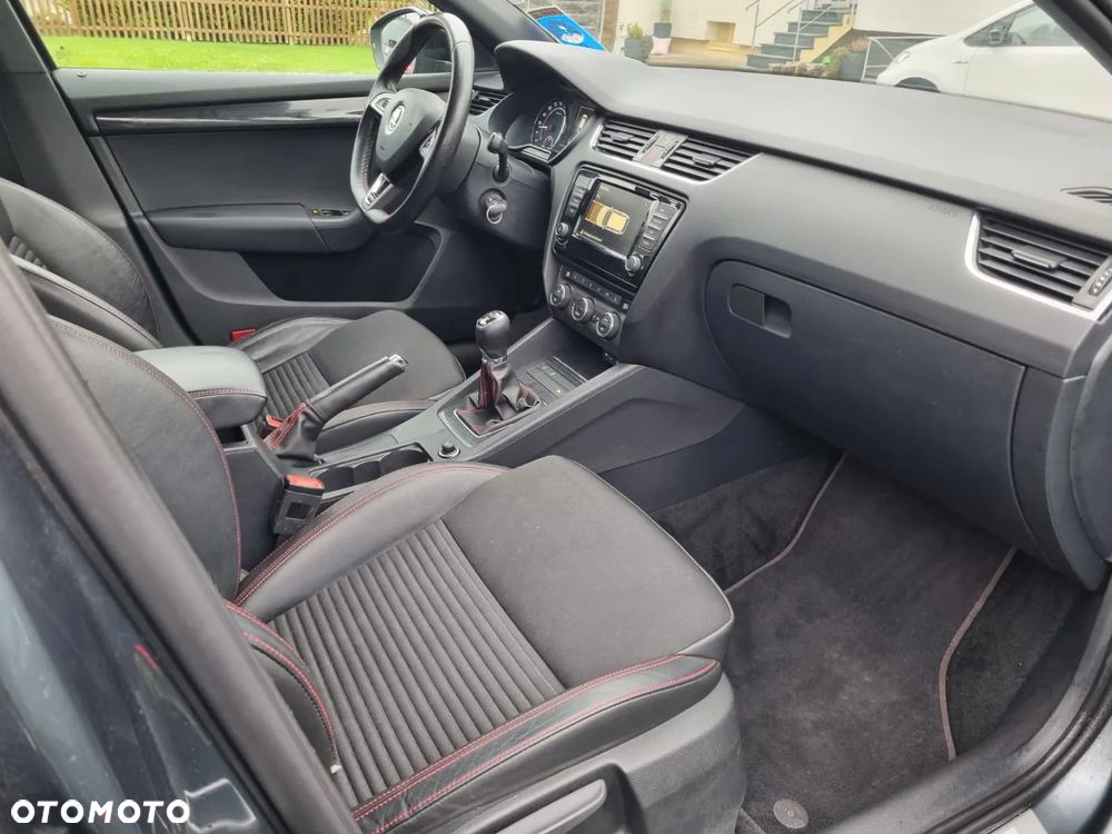Skoda Octavia Combi 2.0 TDI RS - 10