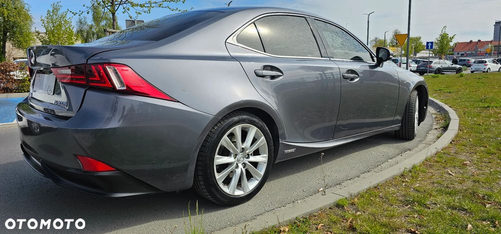 Lexus IS 300h Elegance - 37