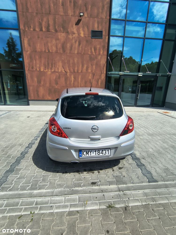 Opel Corsa 1.4 16V Cosmo - 4