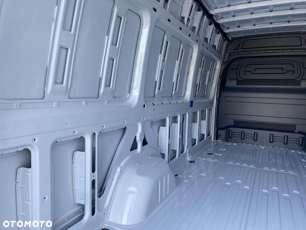 Mercedes-Benz Sprinter - 17