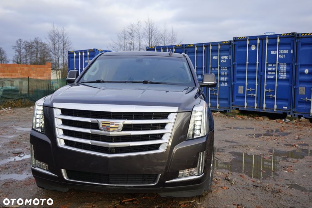 Cadillac Escalade - 1