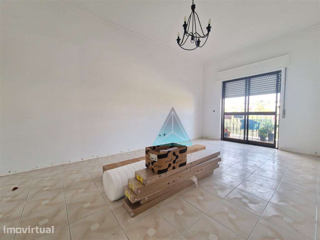 Apartamento SETÚBAL T3 Remodelado com BOAS ÁREAS - Grande imagem: 3/14