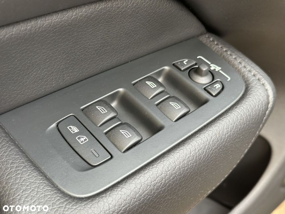 Volvo XC 60 B5 B AWD Momentum Pro - 29