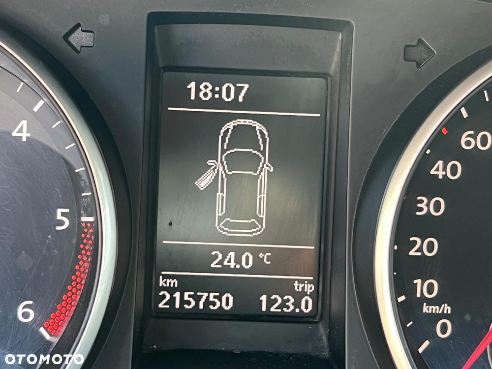 Volkswagen Golf 1.6 TDI DPF Highline - 10