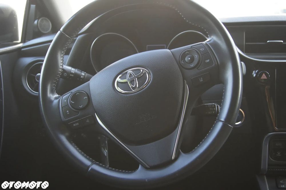 Toyota Auris Hybrid 135 Selection - 32