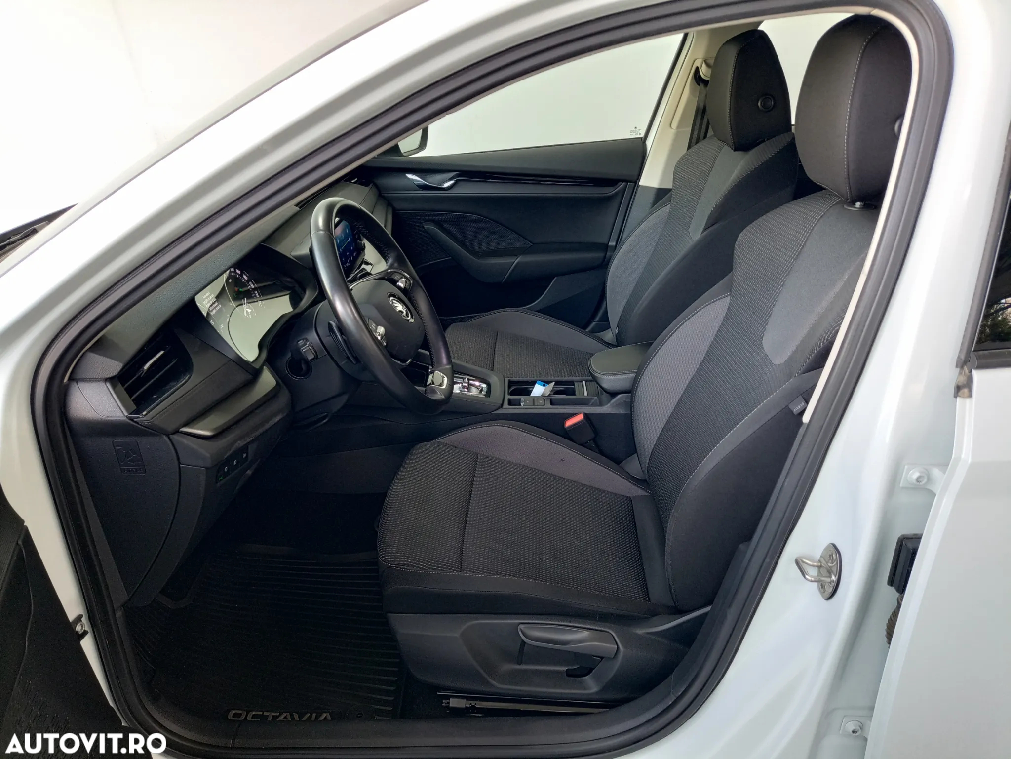 Skoda Octavia Combi 2.0 TDI DSG Ambition - 5
