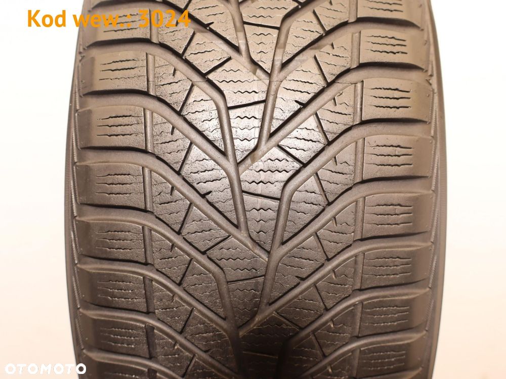 Yokohama BluEarth Winter V905 - 215/50 R17 - 2