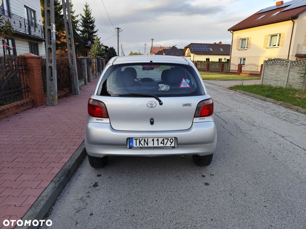 Toyota Yaris 1.0 Base - 5