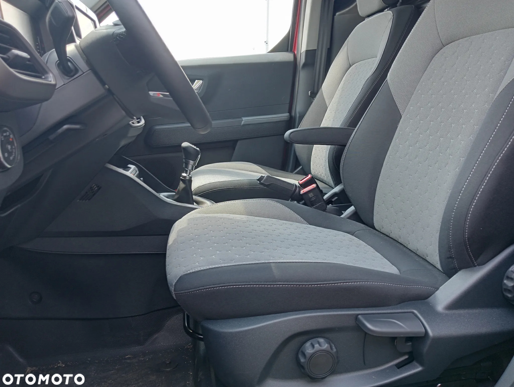 Ford transit courier - 17